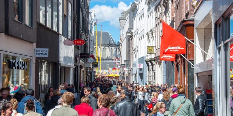 Amsterdam’s city centre streets still number one for shoppers
