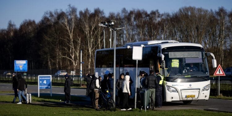 Keijzer blocks free bus plan to ease pressure on Ter Apel route