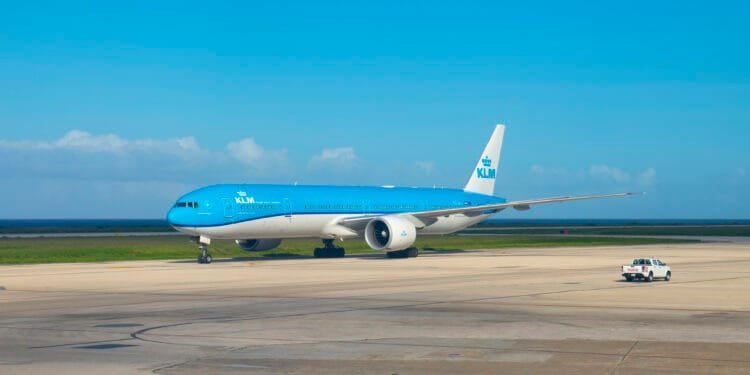 KLM tightens safety rules on Curaçao flights after near-misses
