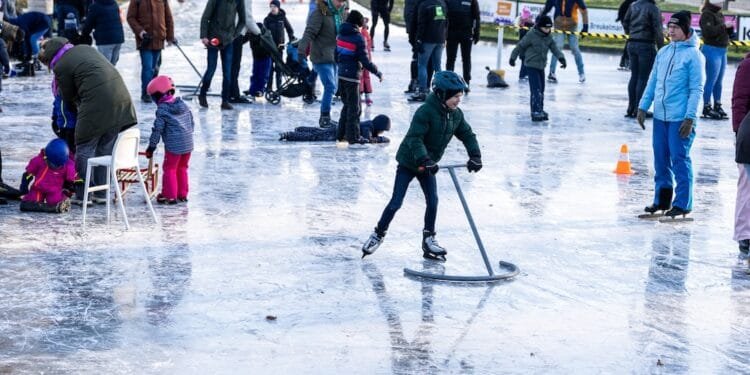 Two frosty days and the Dutch are out in force on their skates