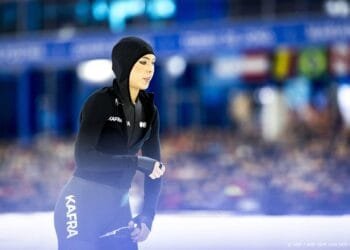 Schaatsster Leerdam komt ten val op 1000 meter op OKT