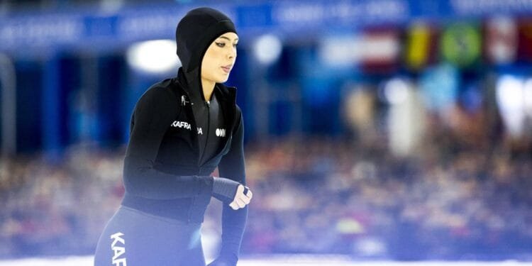 Schaatsster Leerdam komt ten val op 1000 meter op OKT