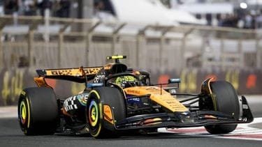 Verstappen raakt ondanks zege in slotrace titel kwijt aan Norris