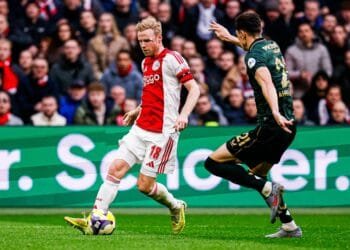 Van Persie dismisses speculation after Feyenoord lose Klassieker