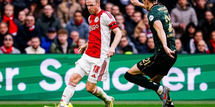Van Persie dismisses speculation after Feyenoord lose Klassieker