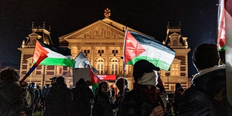 Arrests at Concertgebouw during protest at Hanukkah concert