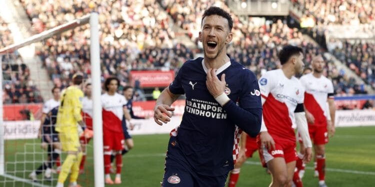 PSV open up 11-point gap as 10-man Feyenoord draw with Twente