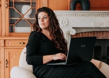 ‘Mijn vriend dacht dat ik iedere maand spaarde, maar ik gaf m’n geld uit aan impulsaankopen’