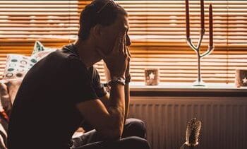Kunnen geluidsgolven een depressie verminderen? Zo werkt de nieuwe therapie