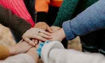 Anderen helpen kan veroudering van het brein vertragen