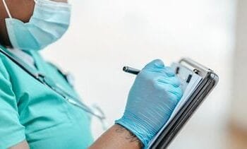 Vrouwen betalen meer voor basiszorg dan mannen, dit is het verschil