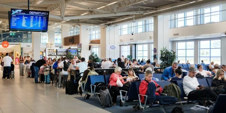 KLM en TUI halen reizigers Antillen met extra vluchten op