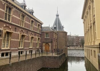 Talks on forming new Dutch government resume in “crucial” week