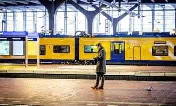 Dat het ov ontregeld raakt door winterweer is niet te voorkomen, vindt staatssecretaris Aartsen