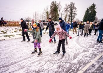 Code amber for Sunday night, one man killed falling through ice