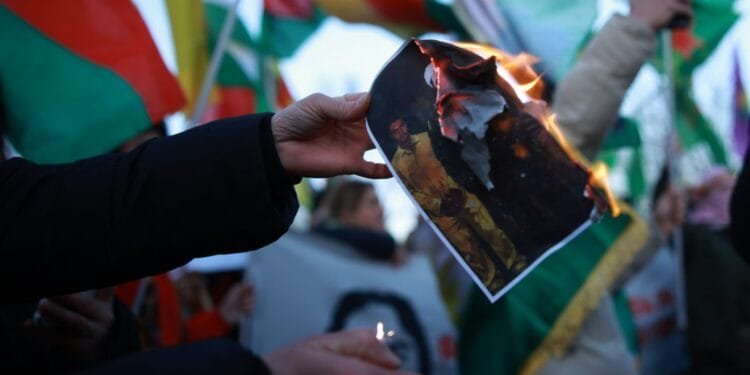 Hundreds of Kurds protest in The Hague against violence in Syria