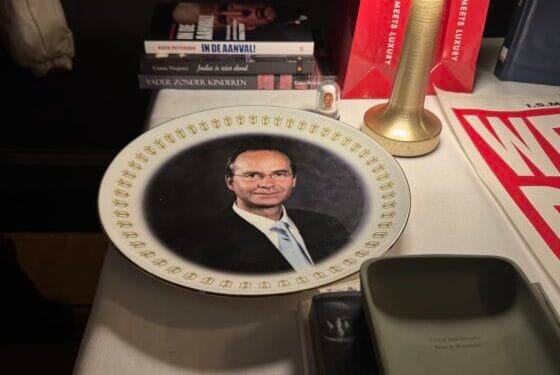 All stars: Rutte’s shoes go under the hammer at VVD auction