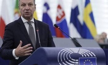 Grootste fractie Europarlement hekelt ‘chantage’ Trump