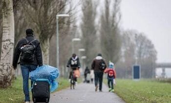 Vluchtelingen komen nauwelijks aan het werk, ziet de Rekenkamer: ‘Keuzes nodig’