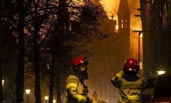 Tientallen omwonenden Vondelkerk zonder stroom om blussen brand