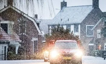 Zo hoog is de boete als je rijdt met sneeuw op je dak