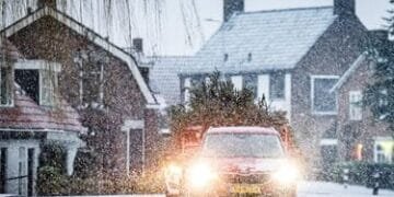 Zo hoog is de boete als je rijdt met sneeuw op je dak