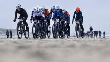 Veenings en Kessler winnen in vrieskou strandrace Egmond