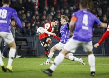 Feyenoord win at last but injury woes pile up for Van Persie