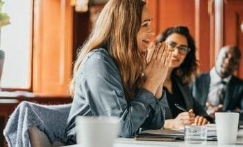 zo herstel je de band met die ene collega die je niet mag