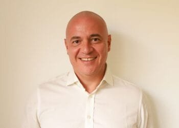 10 jaar eerder met pensioen? Kenner Rafaël legt uit hoe je financiële vrijheid bereikt