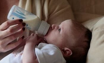 Meerdere baby’s ziek na drinken Nestlé-babyvoeding
