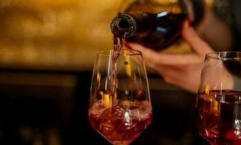 deze rode wijn kan lichamelijk letsel veroorzaken