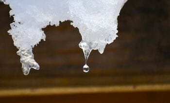 Waterschade door sneeuw? Daar moet je vaak zélf voor opdraaien