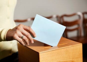 Coalition parties slide in new poll as D66 lose ground on left