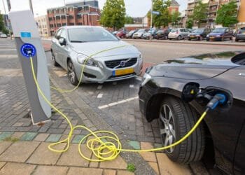 Fees for electric car charging stations vary enormously: ANWB