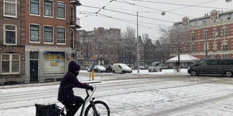 Snow and icy roads forecast before temperatures rise at weekend