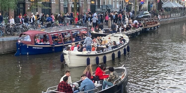 Amsterdam says 20 million tourist cap is not legally binding