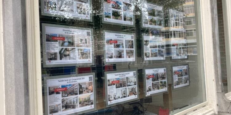 Home owners lobby group reopens hotline to report estate agents