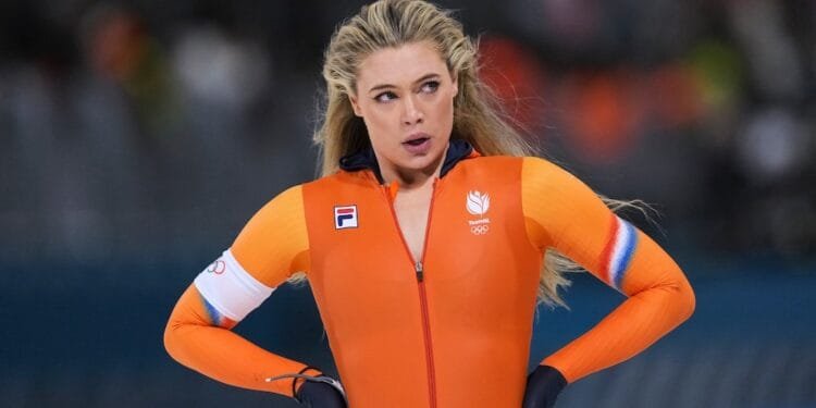 Jutta Leerdam’s skating suit unleashes auction bidding frenzy