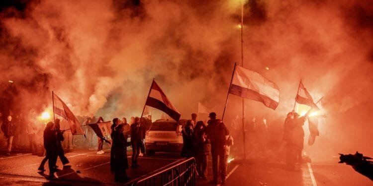 Police pelted with missiles at anti-asylum demonstration