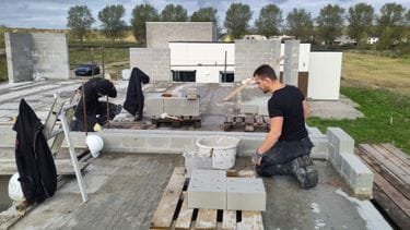 Deze vier jongeren bouwen samen één huis, als antwoord op de woningcrisis: ‘300 vierkante meter’