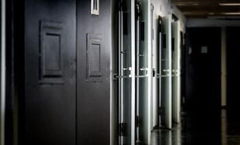 justitie zoekt plek voor drijvende gevangenis