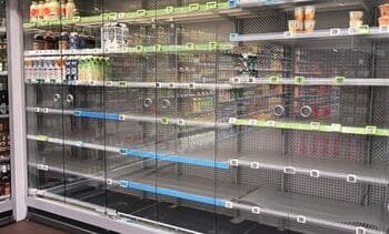 Zie jij veel lege schappen in de supermarkten? Hier ligt het aan