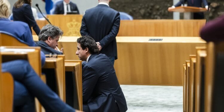 Opposition attack Jetten on retirement age and spending cuts