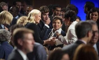 Kroonprinses Mette-Marit biedt excuses aan voor banden Epstein