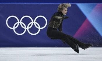 Topfavoriet Malinin faalt in dramatische finale kunstrijden