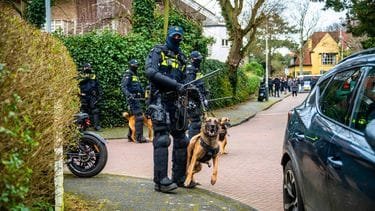 Politie grijpt in bij protest tegen woonlocatie Haagse Vogelwijk