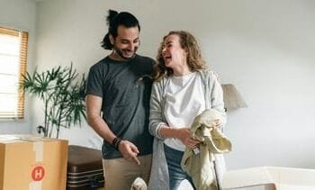 Voor het eerst samenwonen? Hier kun je flink op besparen