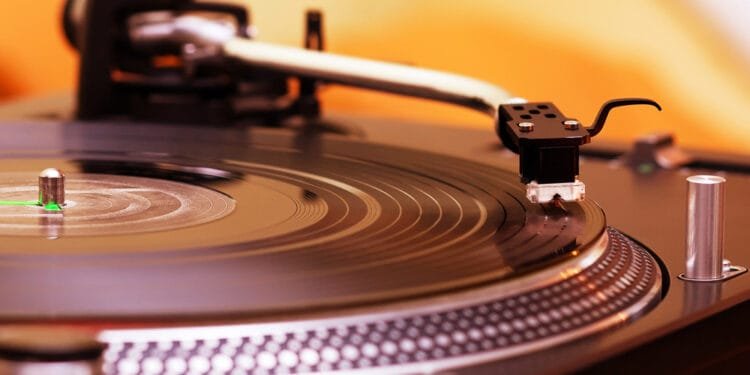 Vinyl and CDs are becoming more popular among teenagers