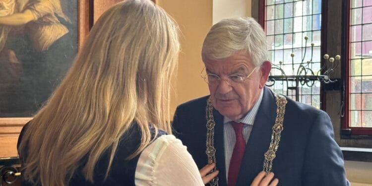 Mayor of The Hague assures residents it will stay international